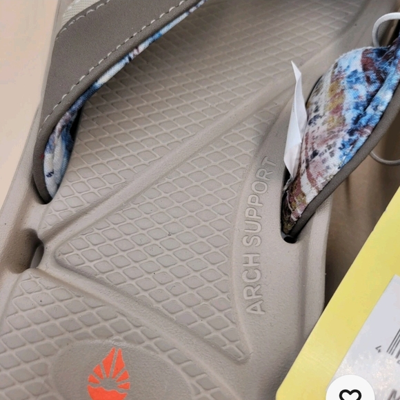 Realtree Aspect Tan and Gray Footwear - Picture 5 of 5